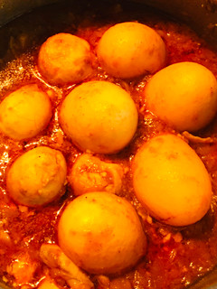 A picture of Egg curry with keema filling.