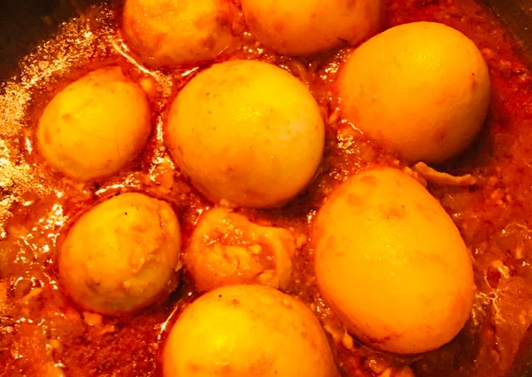 Recipe of Award-winning Egg curry with keema filling