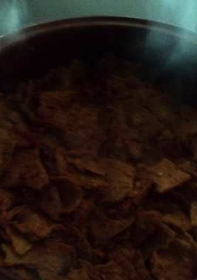 Una foto de Chilaquiles rancheros de chile de árbol pobres, picosos