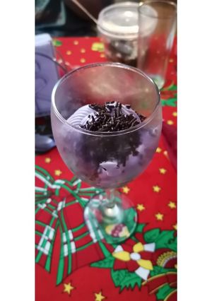Una foto de Postre de turrón de Vino