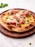 Pizza de mortadela de Bolonia y pesto