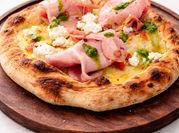 Una foto de pizza mortadela