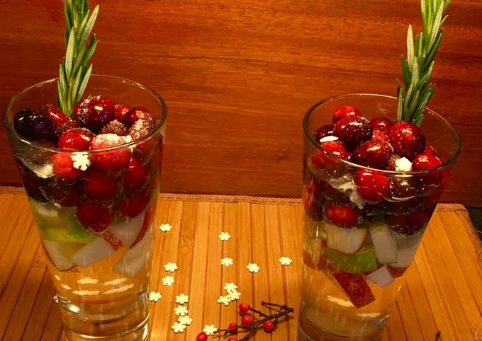 Nonalcoholic Cranberry & Rosemary "Christmas" Sangria: 🎄🎄🎅🤶🏻❄️❄️❄️☃️