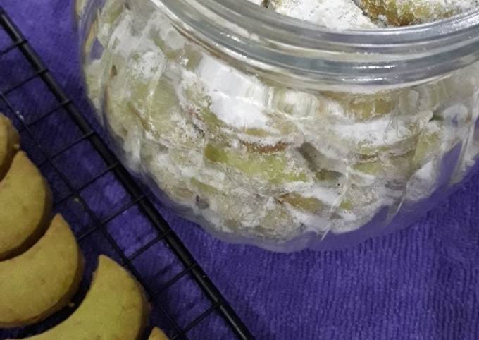 Kue Putri Salju Pandan Keju