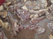 Una foto de filete de res con champiñones