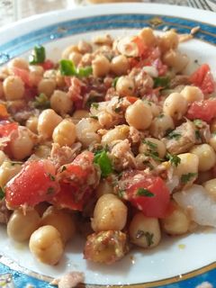 Una foto de Ensalada veraniega de Garbanzos