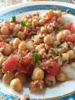 Una foto de Ensalada veraniega de Garbanzos