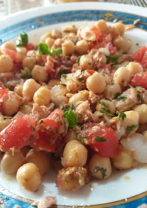 Una foto de Ensalada veraniega de Garbanzos