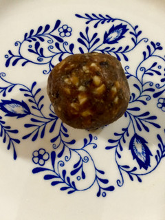 A picture of Peanut Butter and Dates Power Balls.
