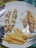 Tiras de pollo con dos salsas