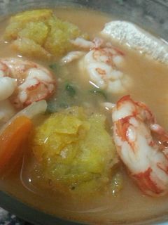 Una foto de Caldo de pescado con mofongo