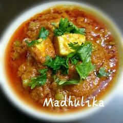 A picture of Paneer matar masala.