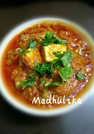 A picture of Paneer matar masala.