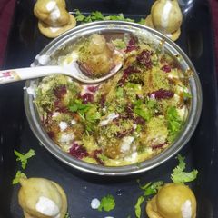 A picture of Bhalla papdi chaat.