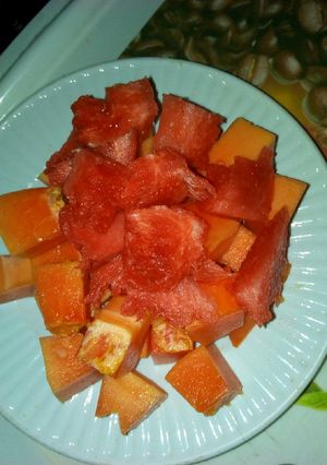 A picture of Pawpaw and watermelon.