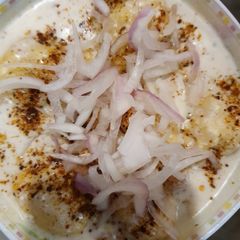 A picture of Dahi baray chana chat.