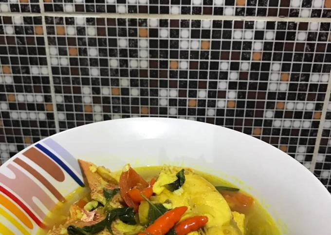 Resep Ikan kakap kuah kuning kemangi oleh Nila Cooking 🍽 ...