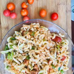 A picture of Mac and Veg Salad.