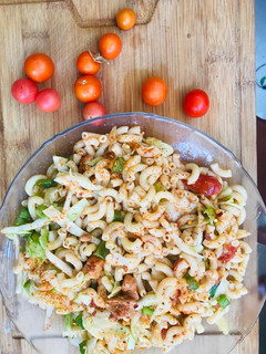 A picture of Mac and Veg Salad.