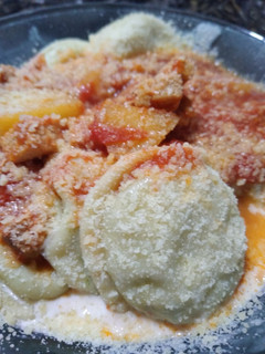 Una foto de Sorrentinos de ricota/pollo/espinaca