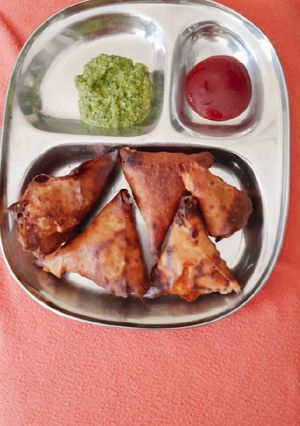 પટ્ટી સમોસા (Patti Samosa Recipe In Gujarati) રેસીપી મુખ્ય ફોટો