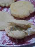 Queso azul con mini pan pita para momentos especiales