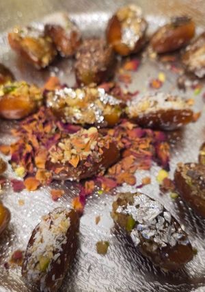 A picture of Khoya-stuffed dates.