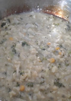 Una foto de Arroz de coliflor en crema poblana