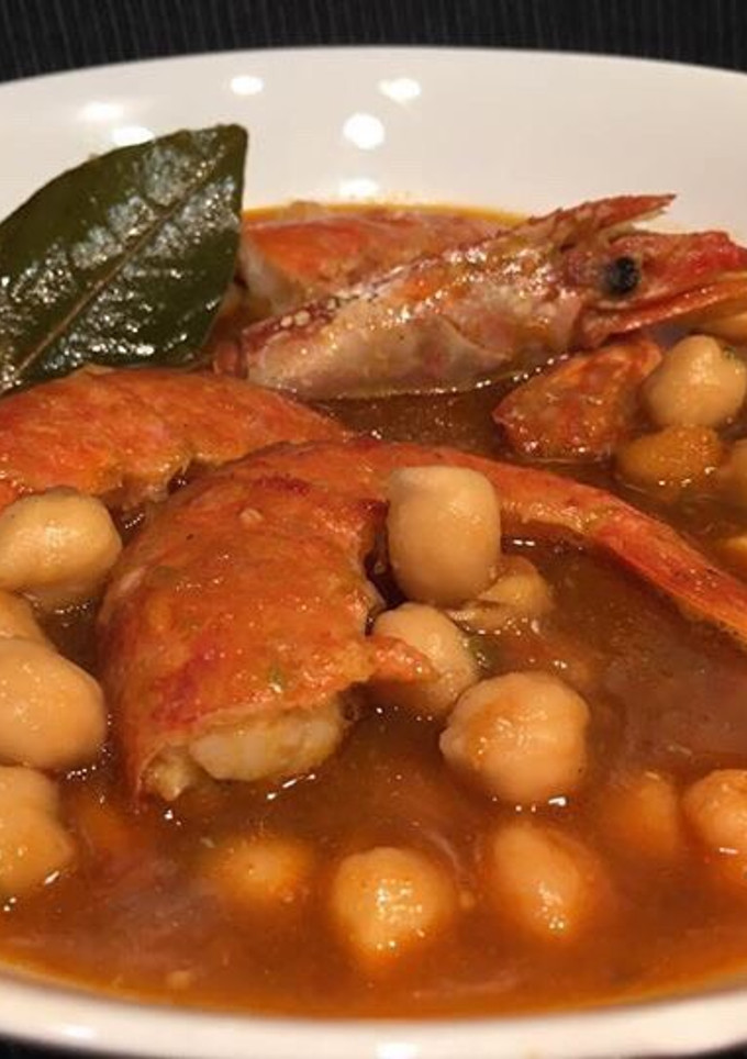 Una foto de Garbanzos con gambones