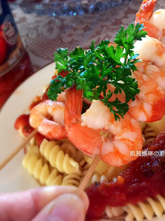 義式茄醬串蝦螺旋麵 的食譜成品照片