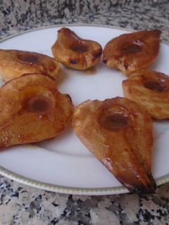 Una foto de Peras con canela al horno
