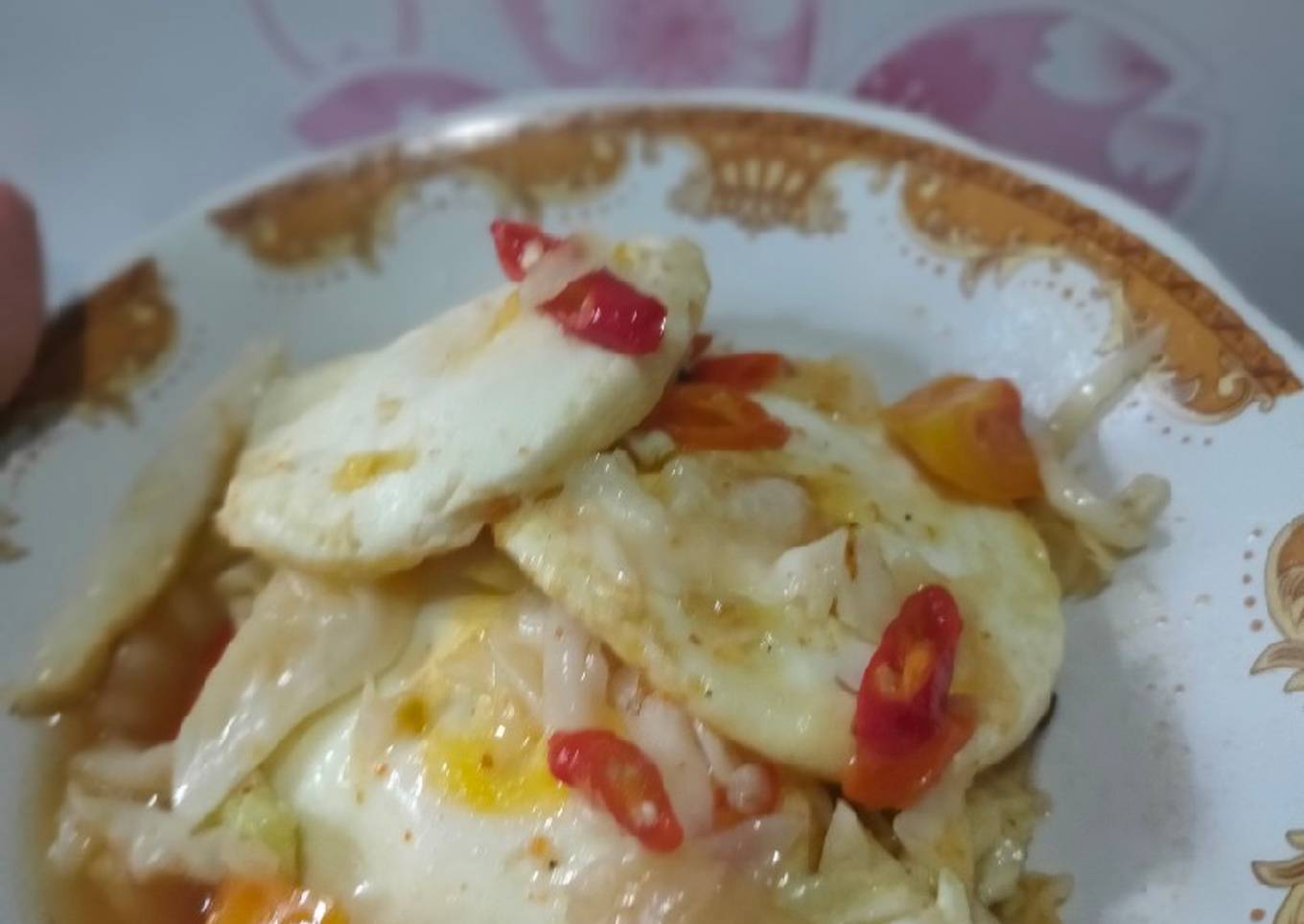 Telor ceplok kuah pedas