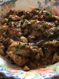 Pollo con salsa dé champiñones