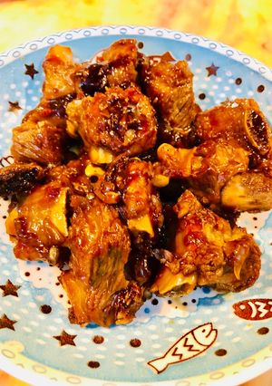 Hình của món Sườn tái dùng cùng siro mận.