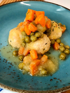 Una foto de Albóndigas de pollo con verduras