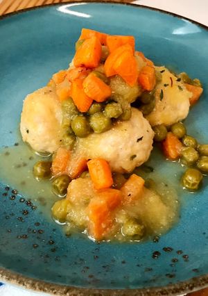 Una foto de Albóndigas de pollo con verduras