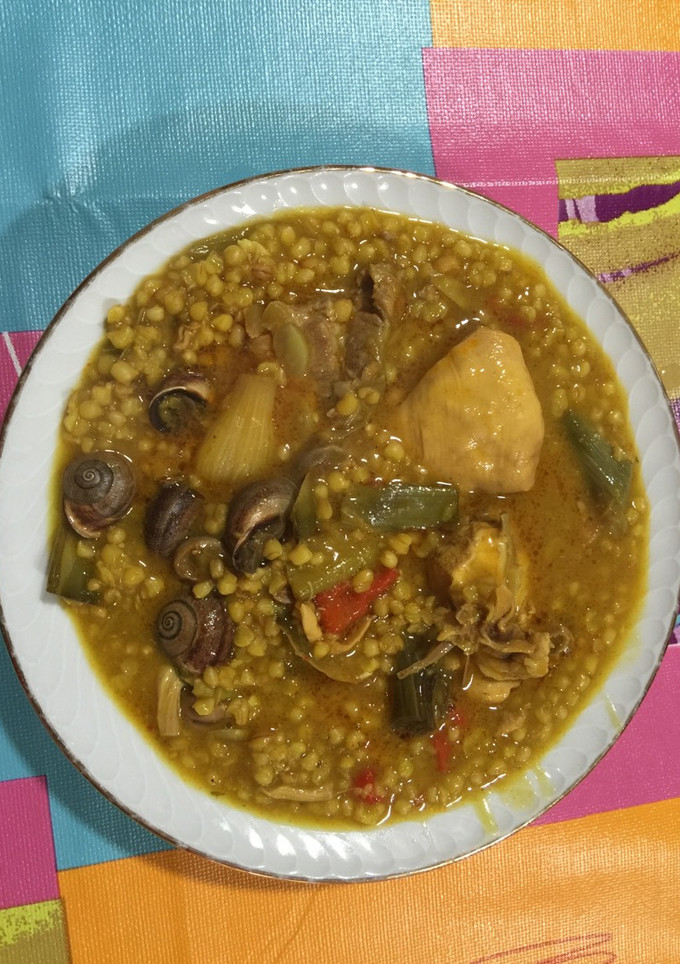 Una foto de Trigo con costillejas, pollo y caracoles