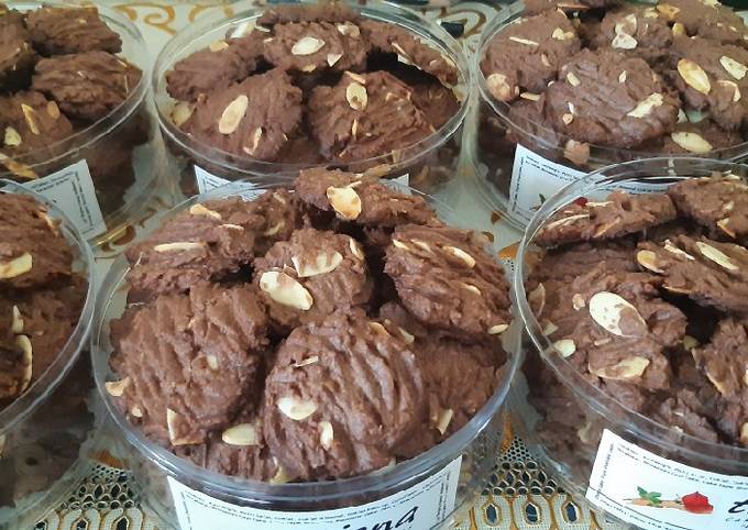 Chocolate almond cookies