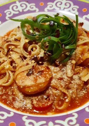 लहसुन प्रॉन्स और टमाटर स्पेगेटी (lehsun prawns aur tamatar spaghetti recipe in Hindi) रेसिपी मुख्य फोटो