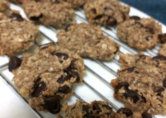 Chewy banana oat cookies