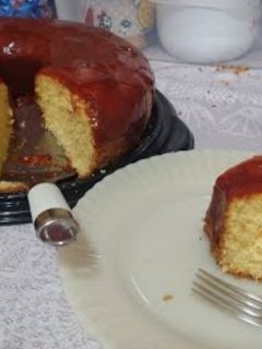 Foto de Bolo de fubá fácil com cobertura de goiabada feita em 2 minutos