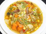 Una foto de sopa de carne molida