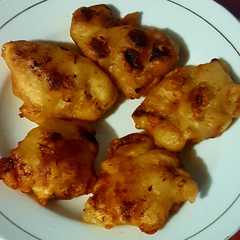 A picture of Pisang goreng dadu Petra mommy.