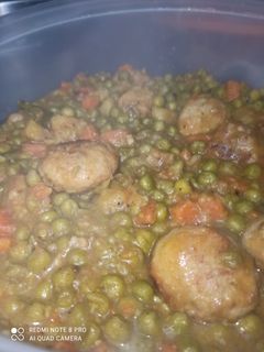 Una foto de Albóndigas a la jardinera