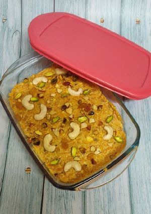 ગાજર અને ખજૂર નો હલવો (Gajar Khajoor Halwa Recipe In Gujarati) રેસીપી મુખ્ય ફોટો