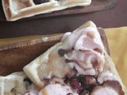Una foto de waffles dulces
