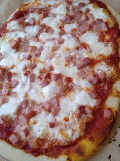 Une photo de Pizza jambon mozza