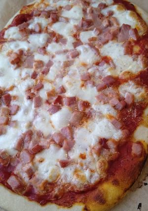 Une photo de Pizza jambon mozza