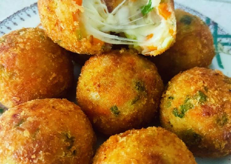 Bola bola isi mozzarella