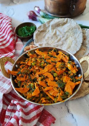 कच्ची हल्दी की सब्जी (Kachhi haldi ki sabzi recipe in Hindi) रेसिपी मुख्य फोटो